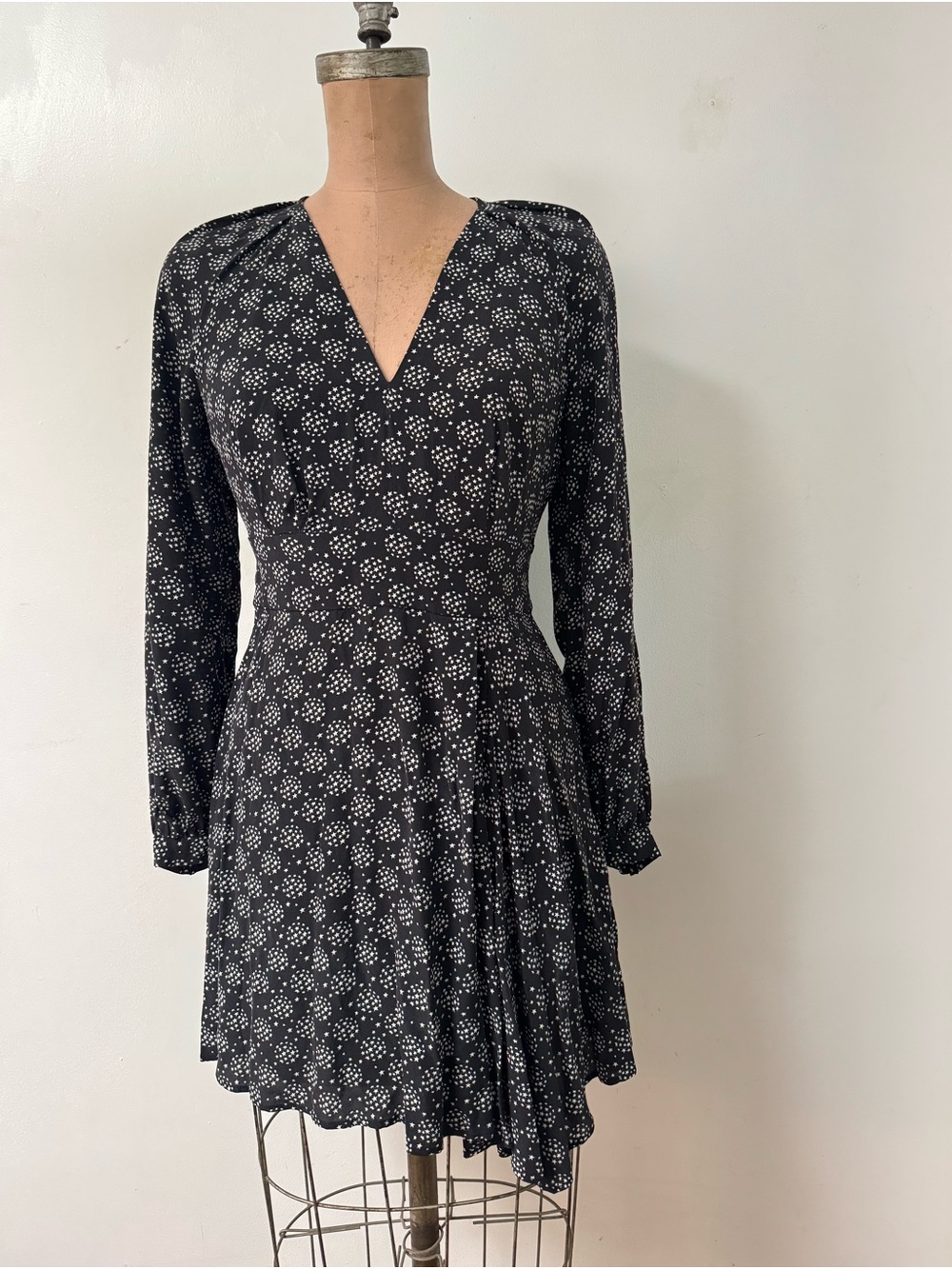 EQUIPMENT ALEXANDRIA silk star print mini dress size 6